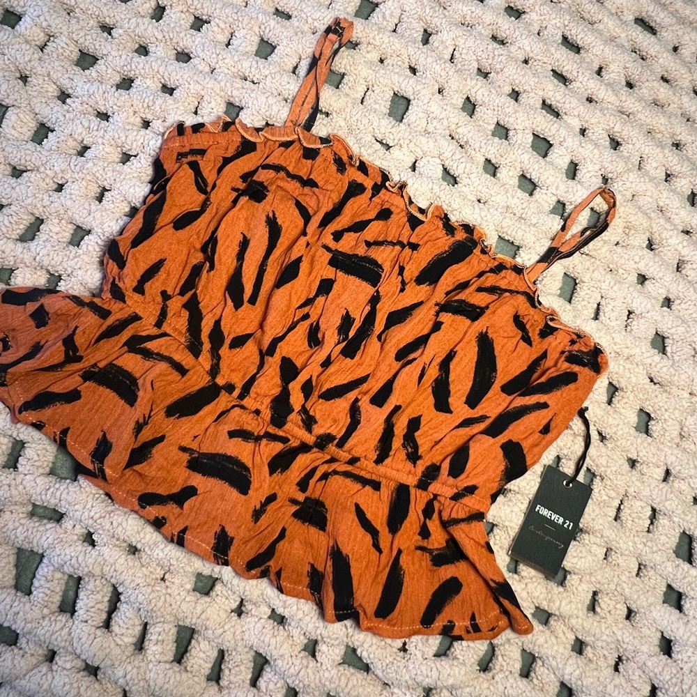 Forever 21 contemporary crop top
